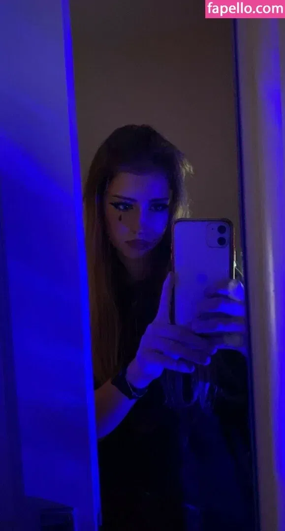 mira.004 Onlyfans Photo Gallery 