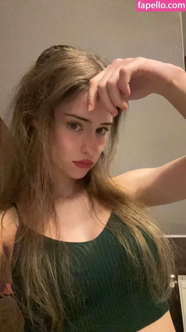 mira.004 Onlyfans Photo Gallery 