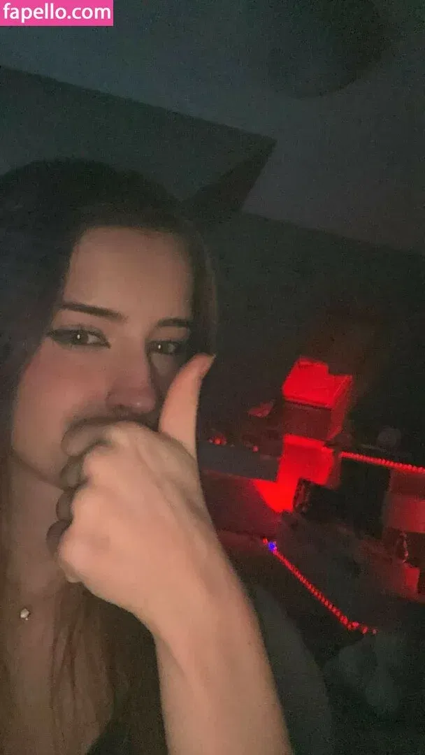 mira.004 Onlyfans Photo Gallery 