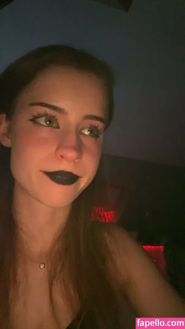 mira.004 Onlyfans Photo Gallery 