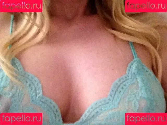 Riki Lindhome Onlyfans Photo Gallery 