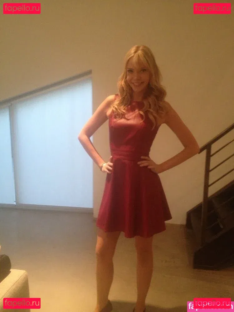 Riki Lindhome Onlyfans Photo Gallery 