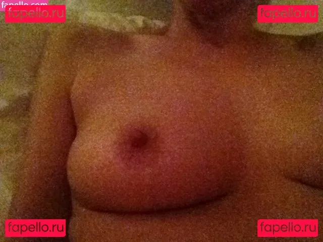 Riki Lindhome Onlyfans Photo Gallery 