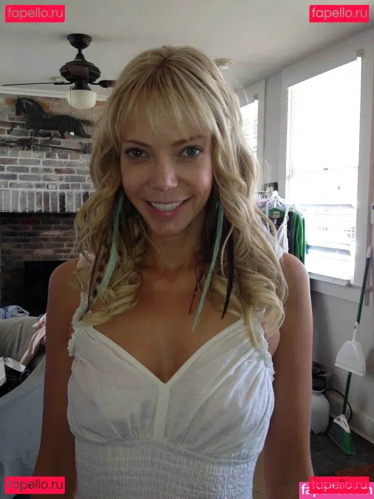 Riki Lindhome Onlyfans Photo Gallery 