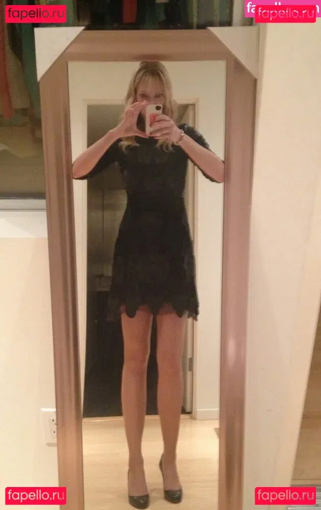 Riki Lindhome Onlyfans Photo Gallery 