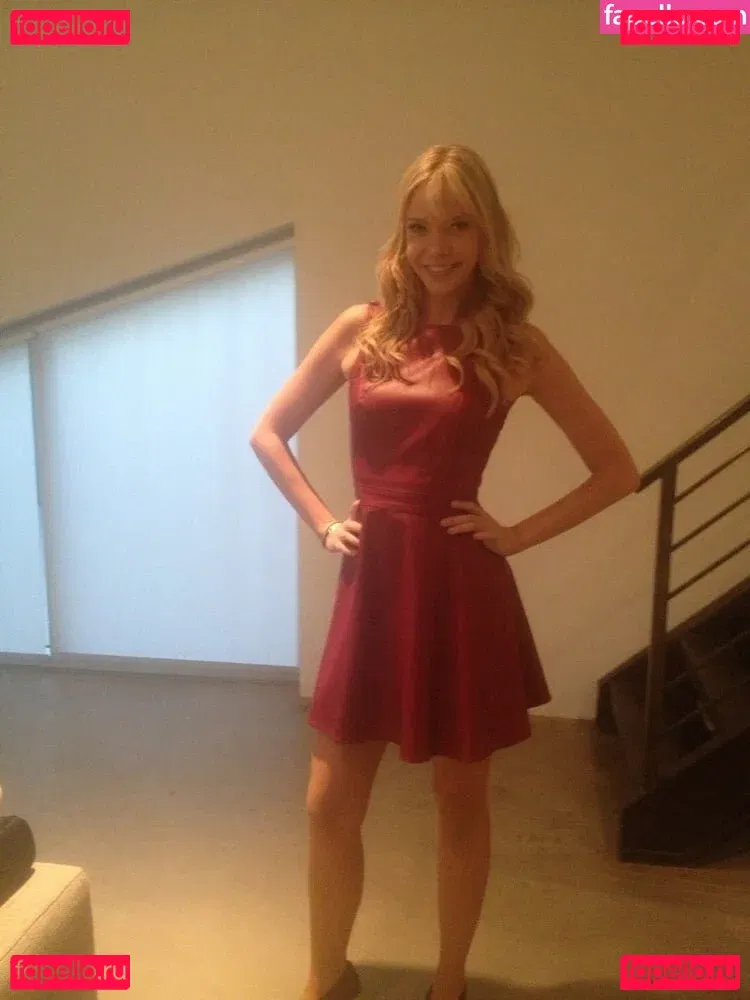 Riki Lindhome Onlyfans Photo Gallery 