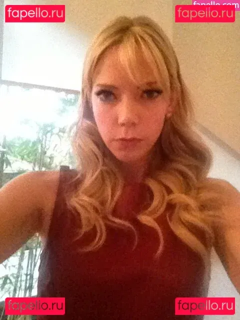 Riki Lindhome Onlyfans Photo Gallery 