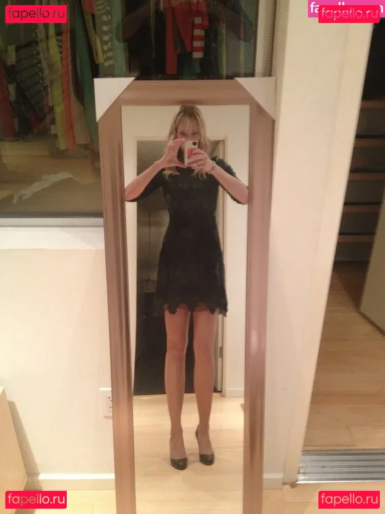 Riki Lindhome Onlyfans Photo Gallery 