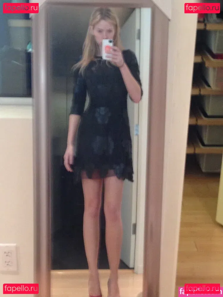 Riki Lindhome Onlyfans Photo Gallery 