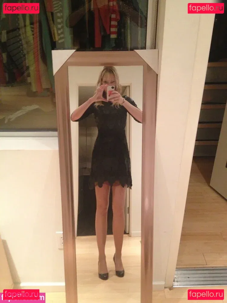 Riki Lindhome Onlyfans Photo Gallery 