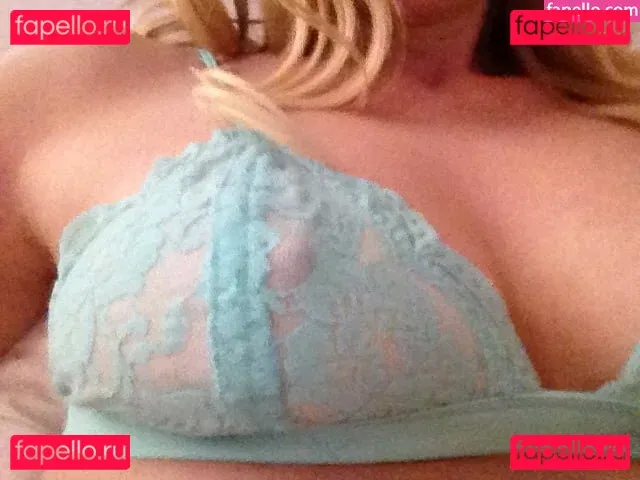 Riki Lindhome Onlyfans Photo Gallery 