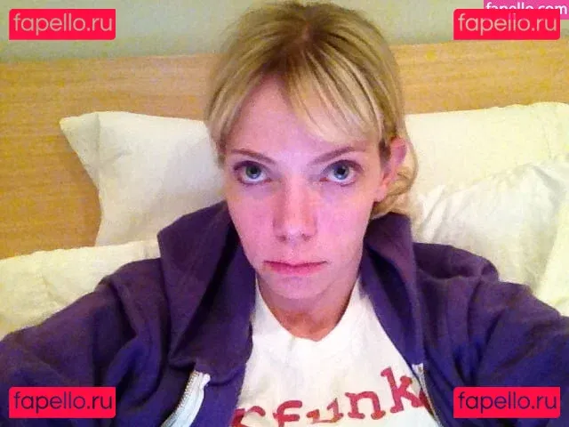 Riki Lindhome Onlyfans Photo Gallery 