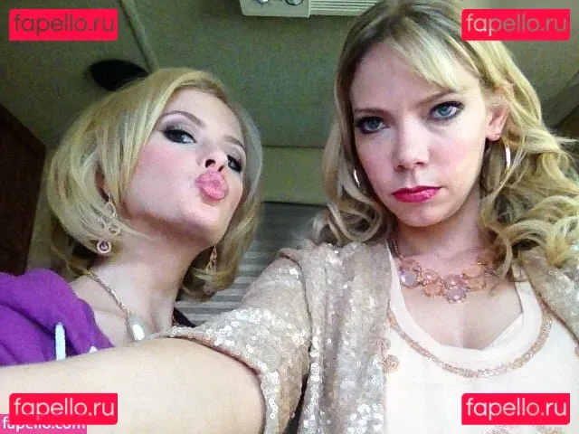 Riki Lindhome Onlyfans Photo Gallery 