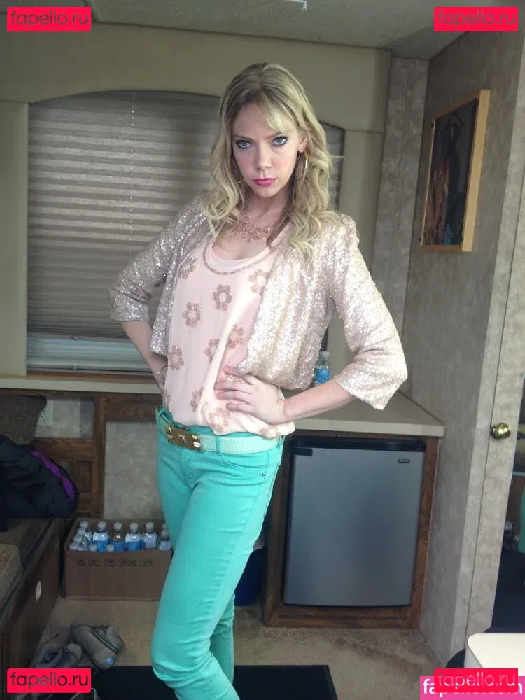 Riki Lindhome Onlyfans Photo Gallery 