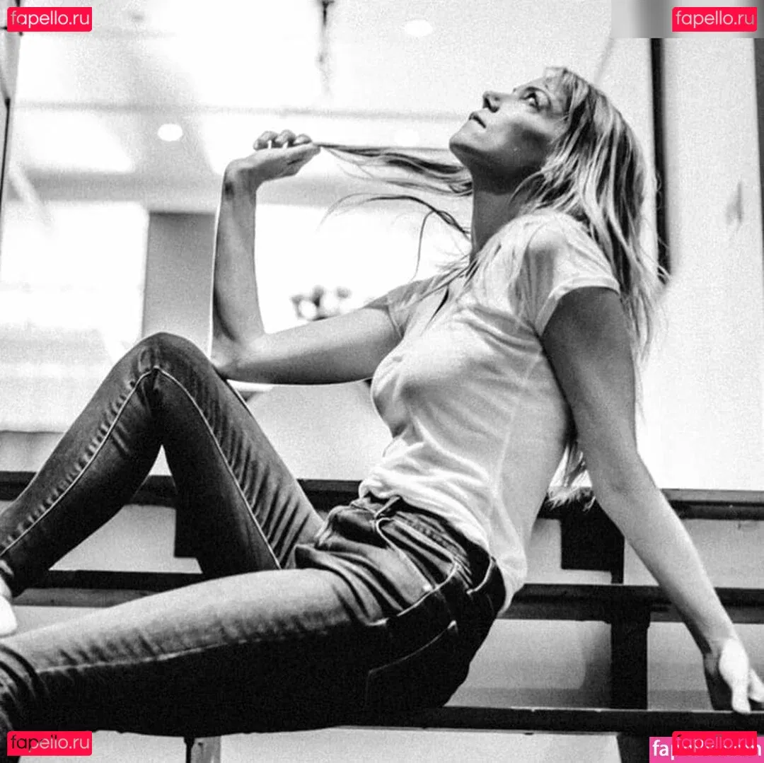 Riki Lindhome Onlyfans Photo Gallery 