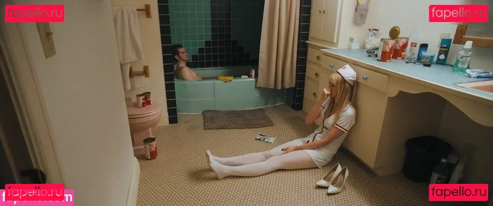 Riki Lindhome Onlyfans Photo Gallery 