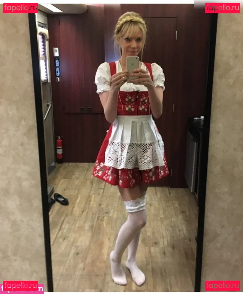 Riki Lindhome Onlyfans Photo Gallery 