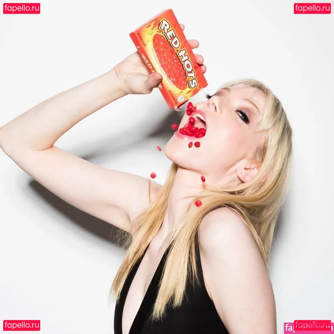 Riki Lindhome Onlyfans Photo Gallery 