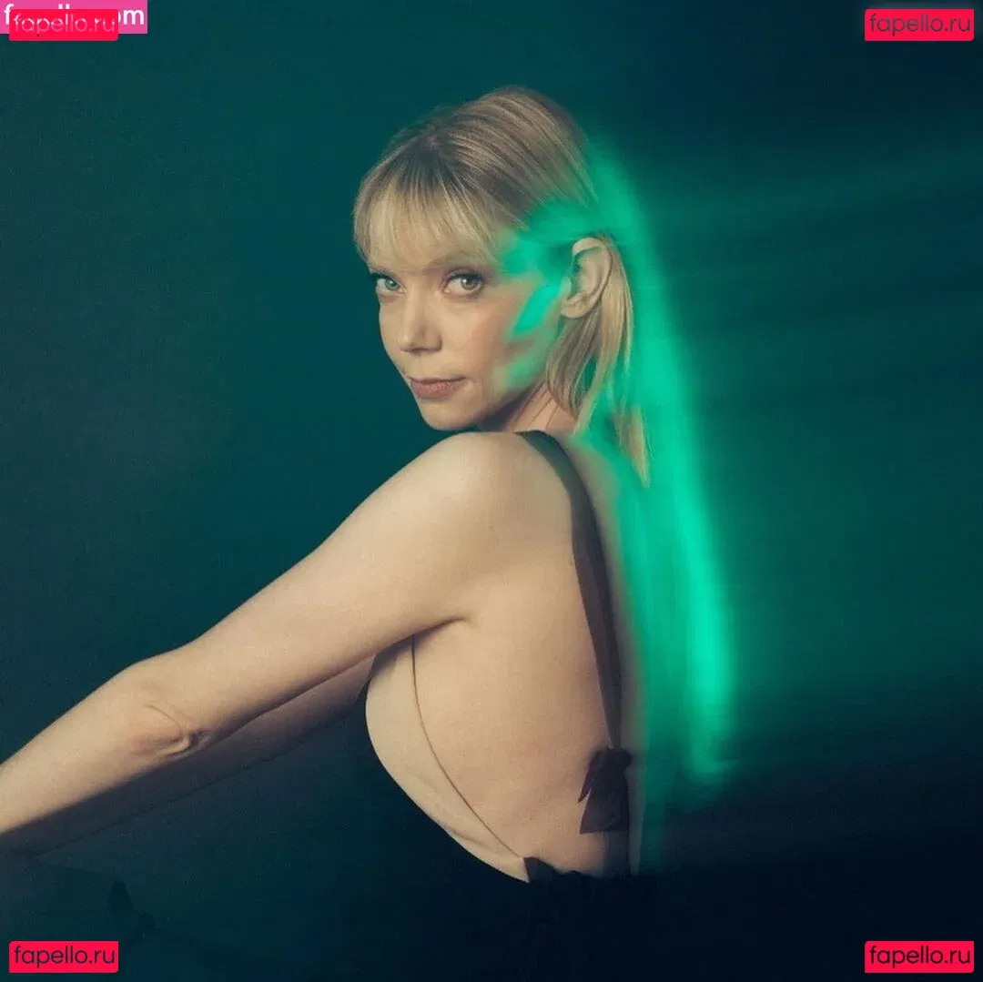 Riki Lindhome Onlyfans Photo Gallery 