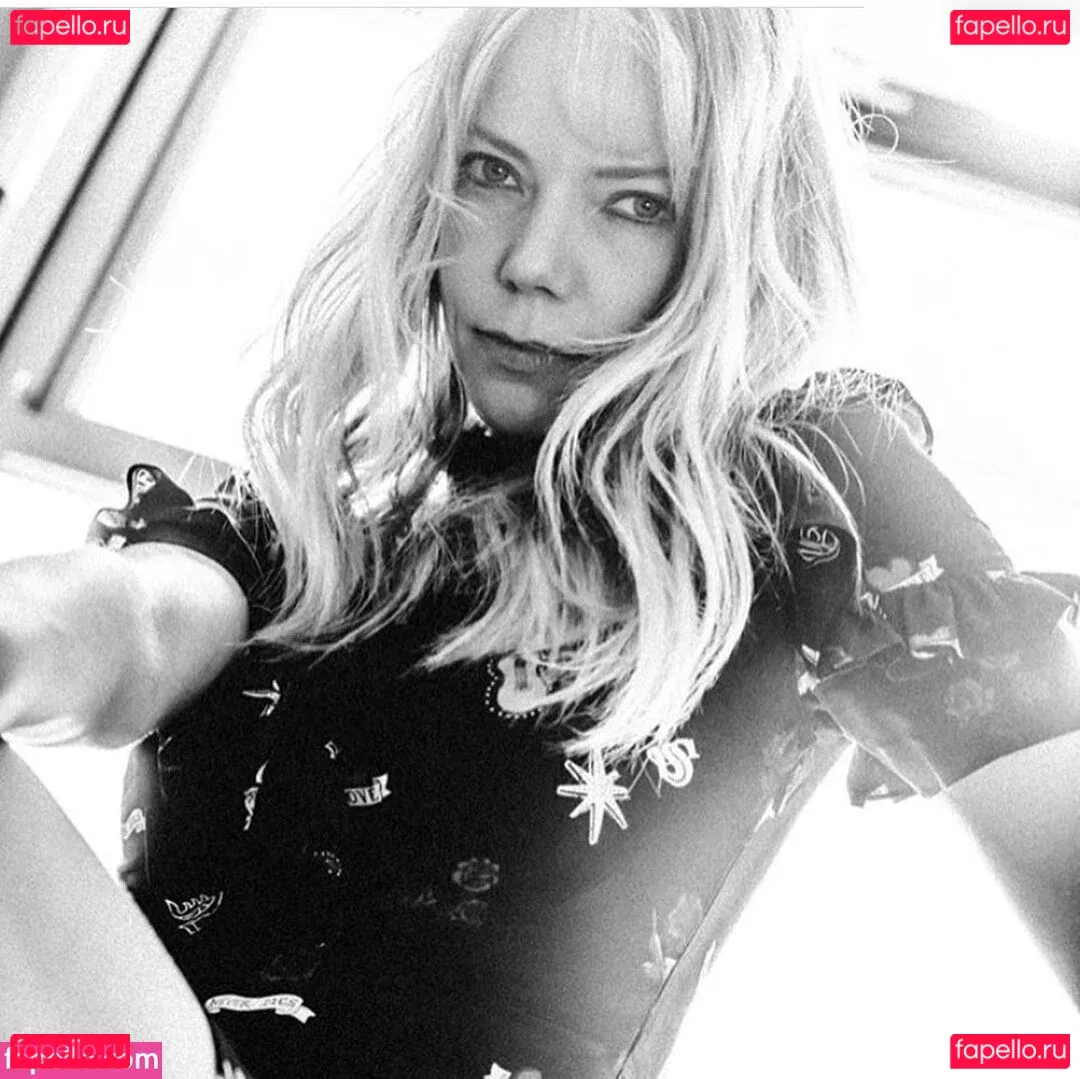 Riki Lindhome Onlyfans Photo Gallery 