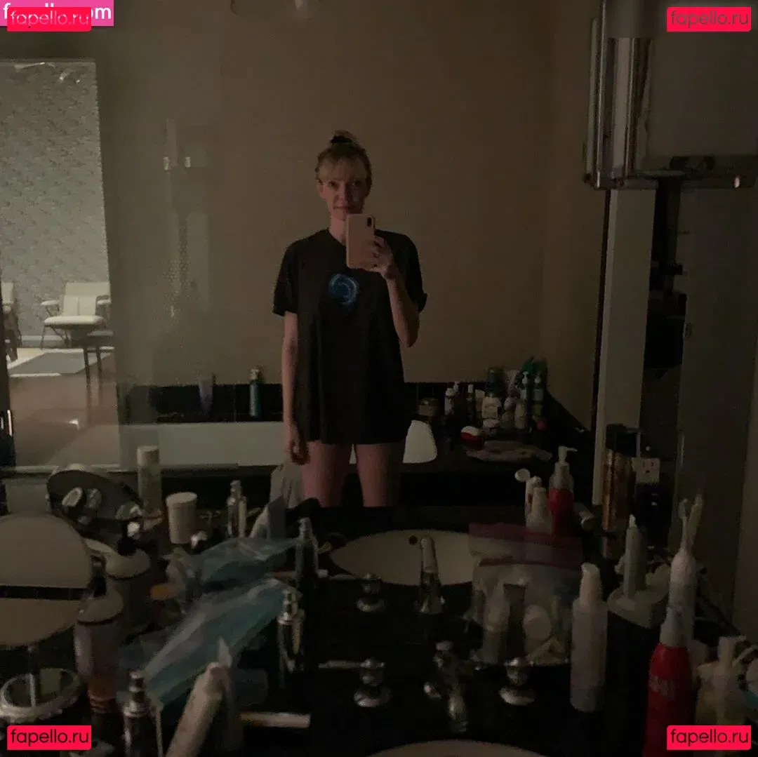 Riki Lindhome Onlyfans Photo Gallery 