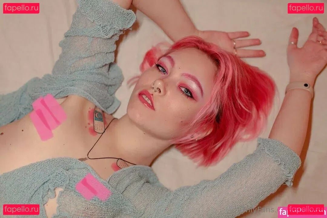 strwbrr Onlyfans Photo Gallery 