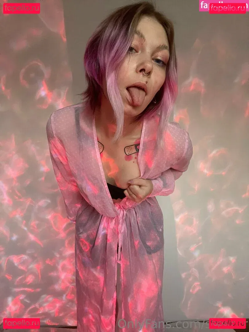 strwbrr Onlyfans Photo Gallery 