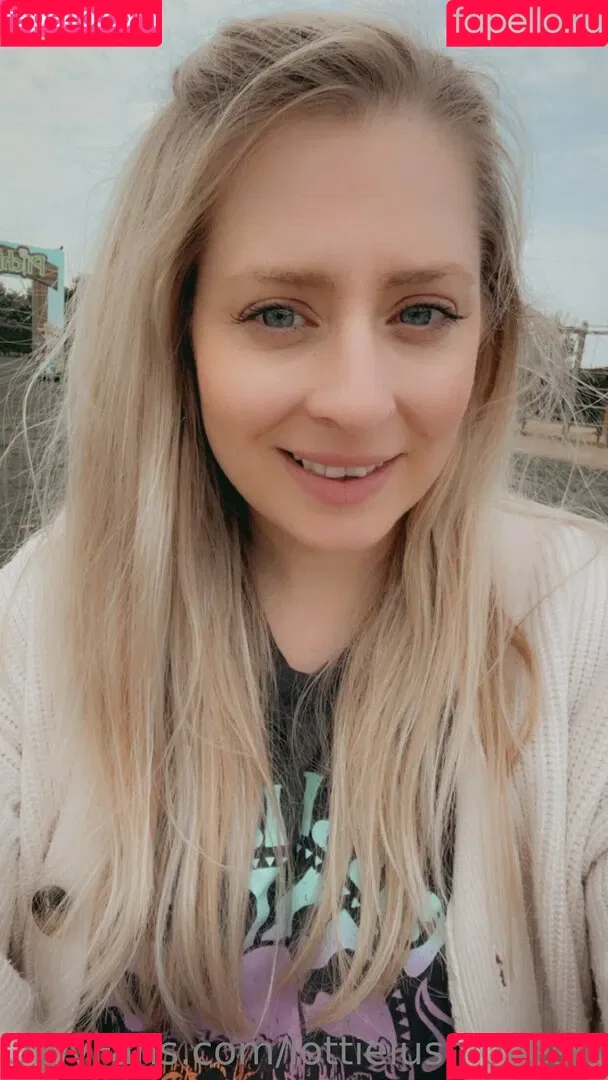 lottielushlovesfree Onlyfans Photo Gallery 