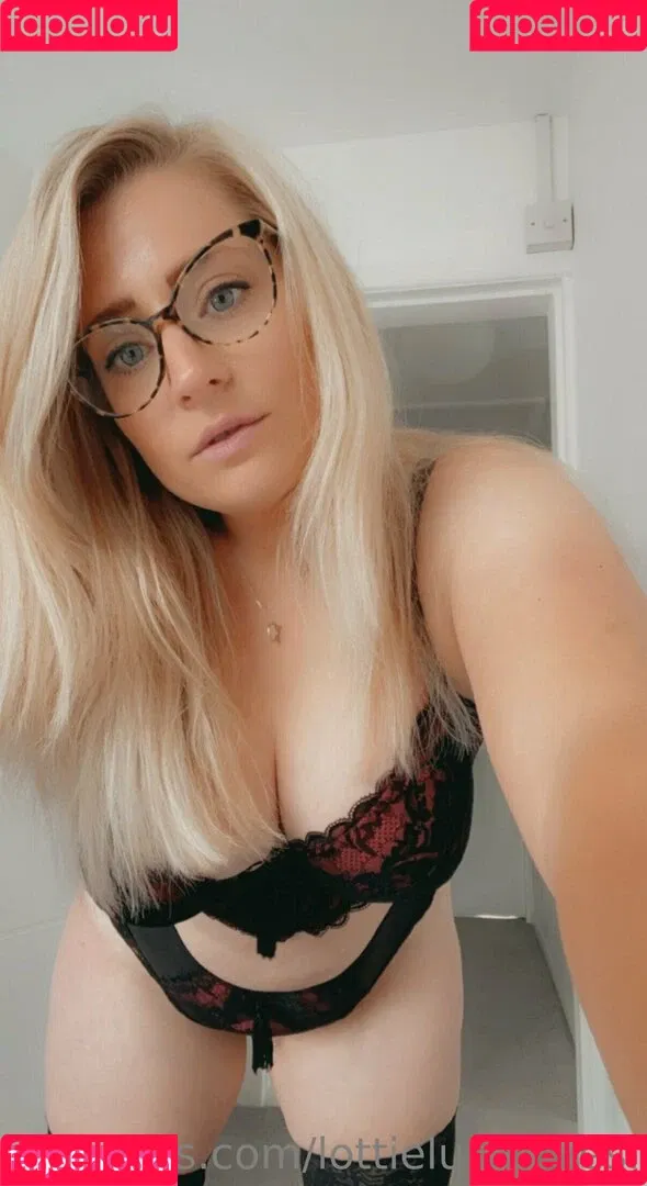 lottielushlovesfree Onlyfans Photo Gallery 