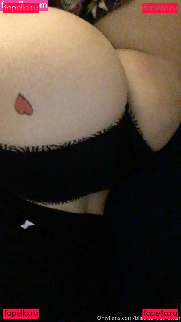 biigtiddygothbitch Onlyfans Photo Gallery 