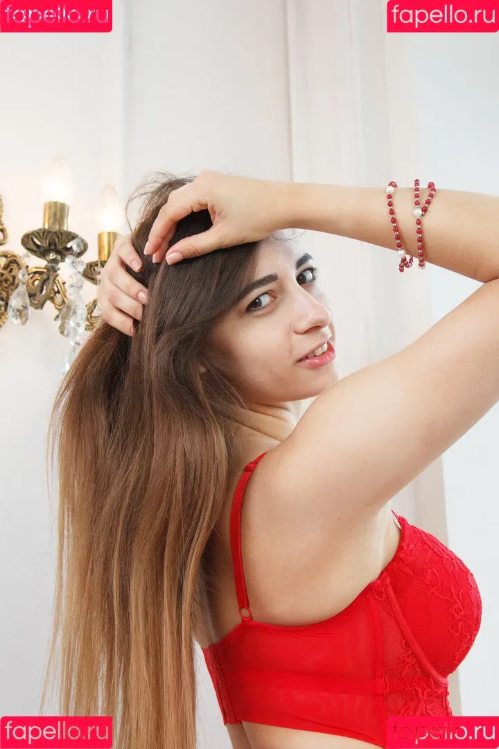 Elle Mira Onlyfans Photo Gallery 