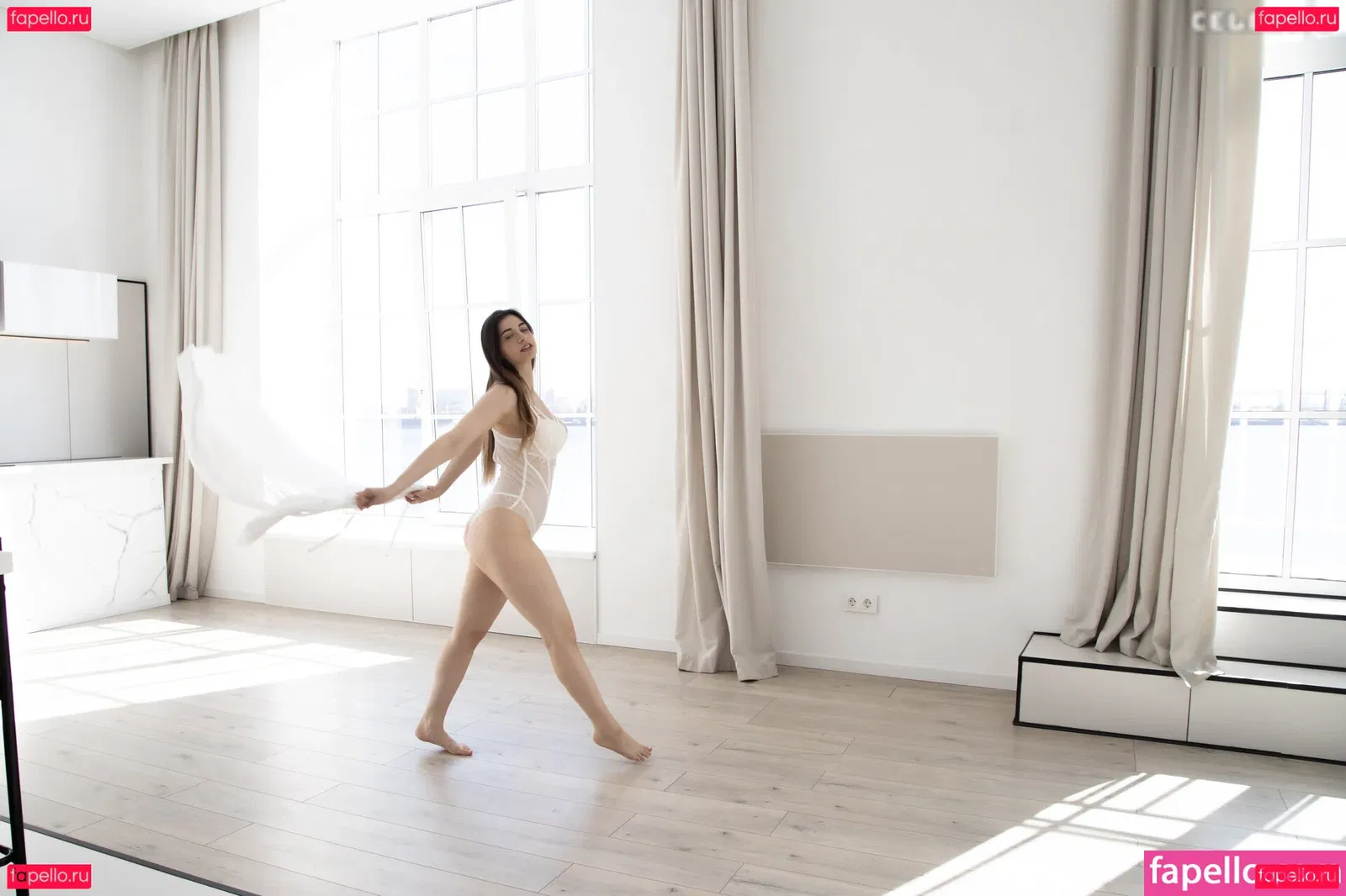 Elle Mira Onlyfans Photo Gallery 