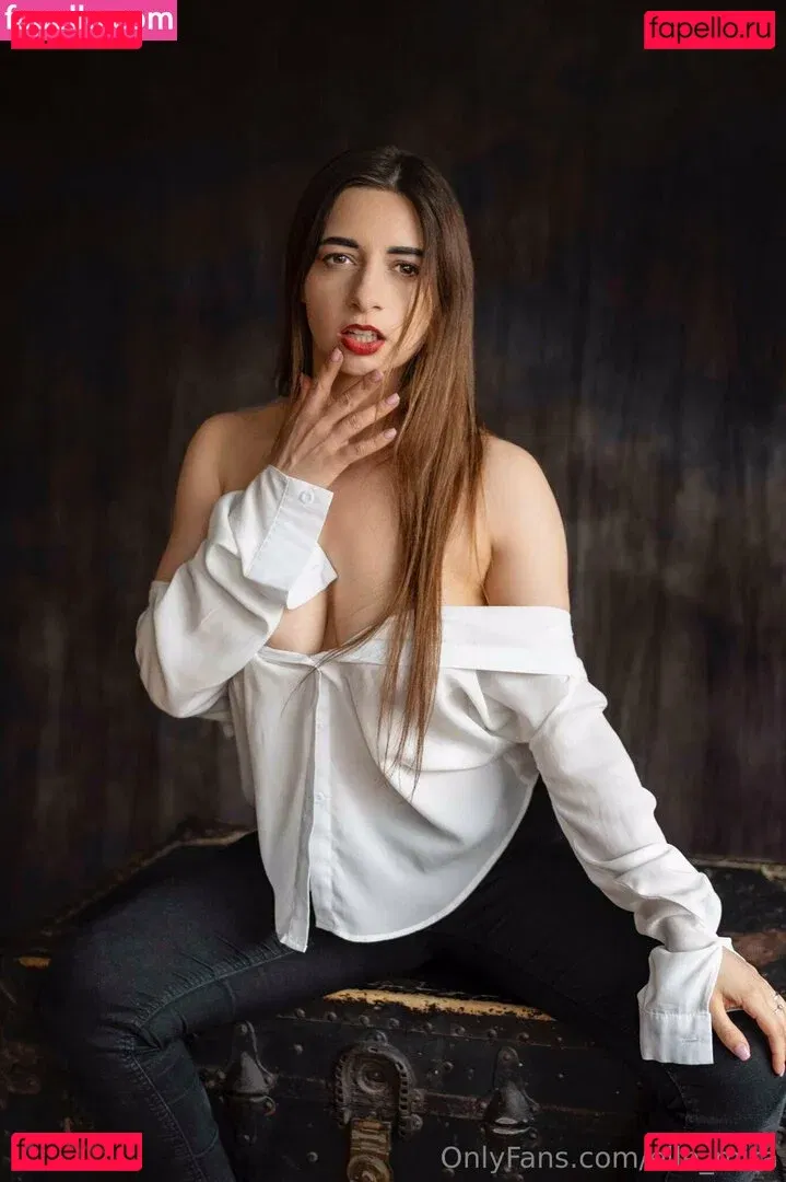 Elle Mira Onlyfans Photo Gallery 