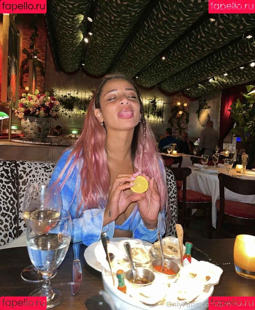 toningtori Onlyfans Photo Gallery 