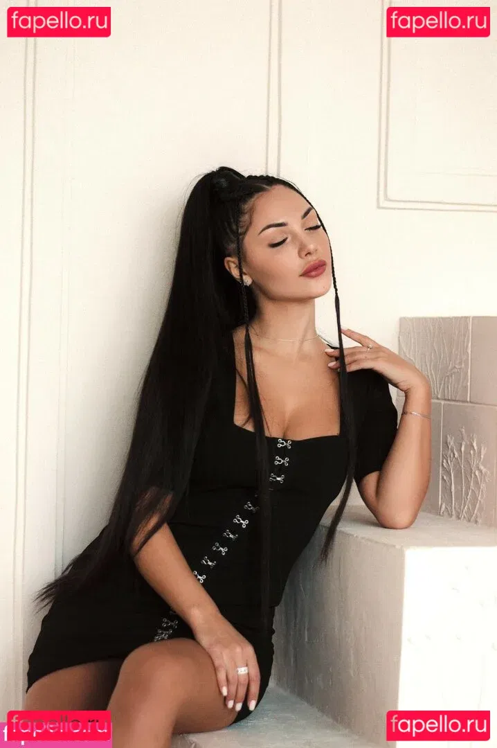 Kristina Azaronak Onlyfans Photo Gallery 