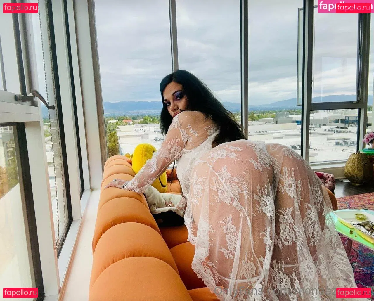 monaazarfree Onlyfans Photo Gallery 