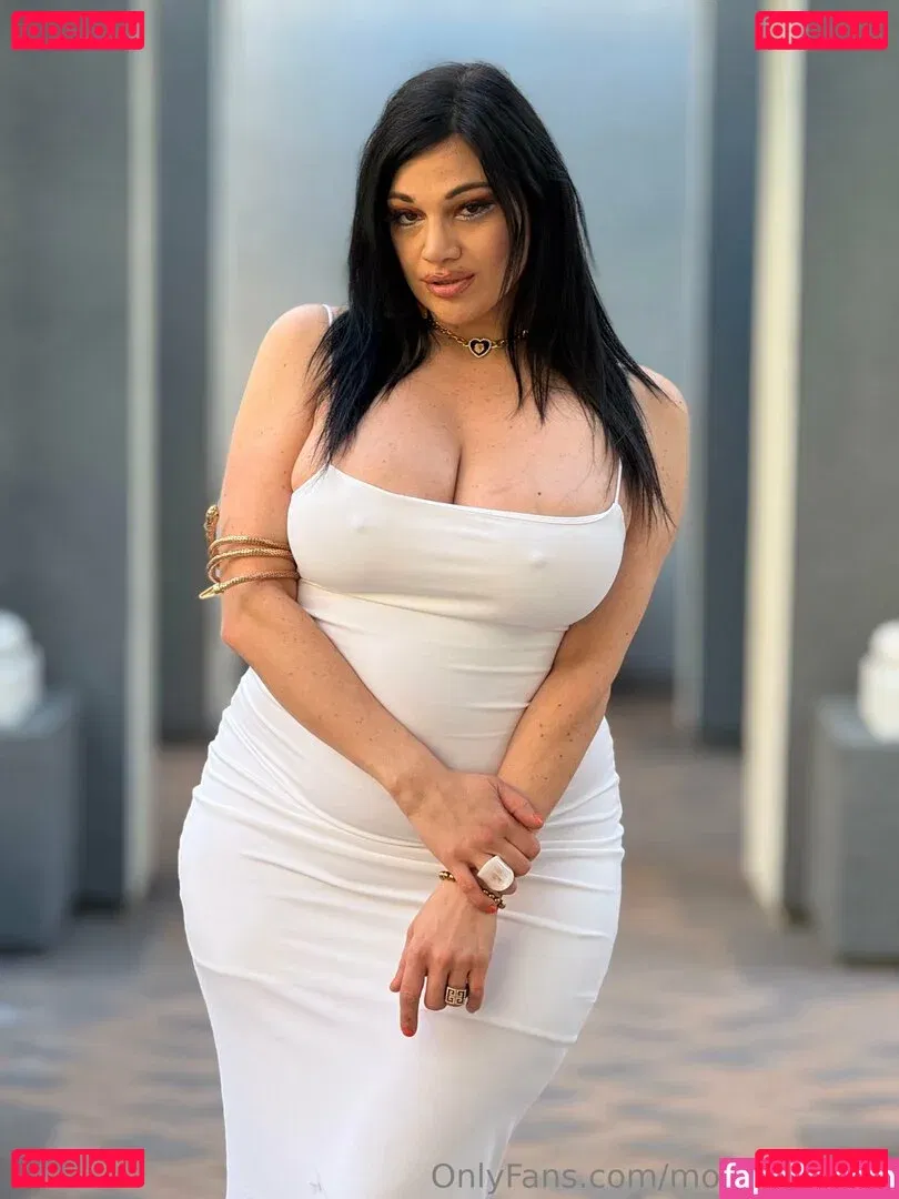 monaazarfree Onlyfans Photo Gallery 