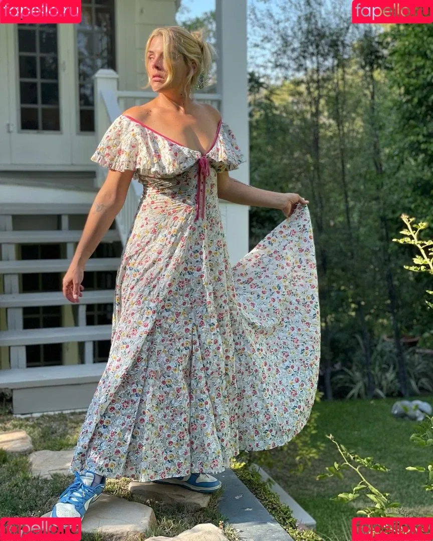 Busy Philipps Onlyfans Photo Gallery 
