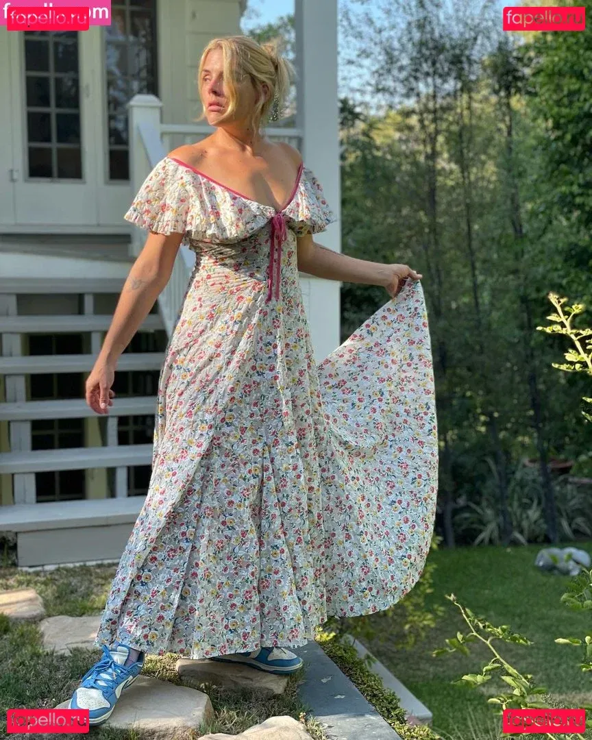 Busy Philipps Onlyfans Photo Gallery 