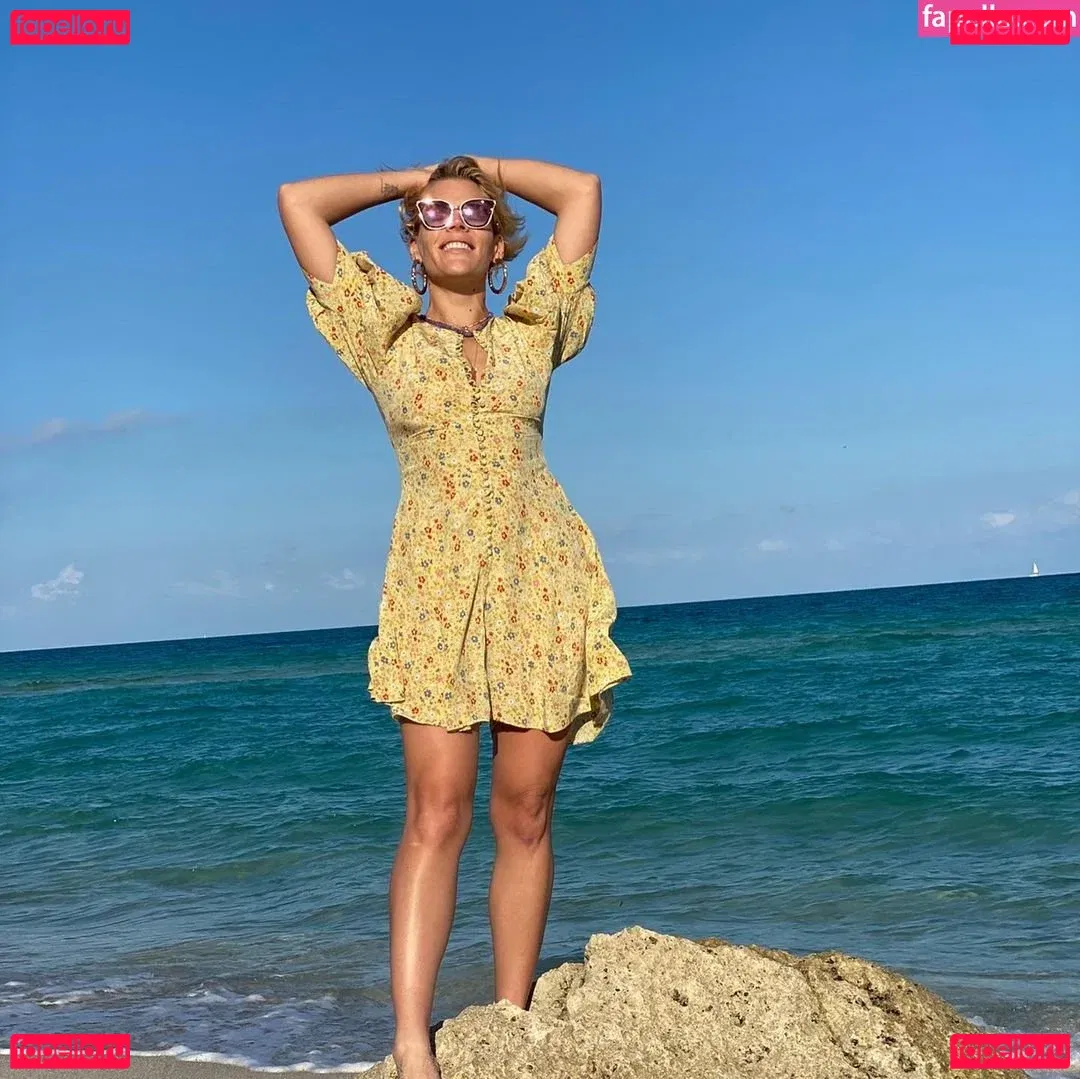 Busy Philipps Onlyfans Photo Gallery 