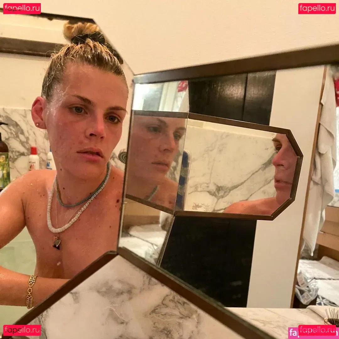 Busy Philipps Onlyfans Photo Gallery 