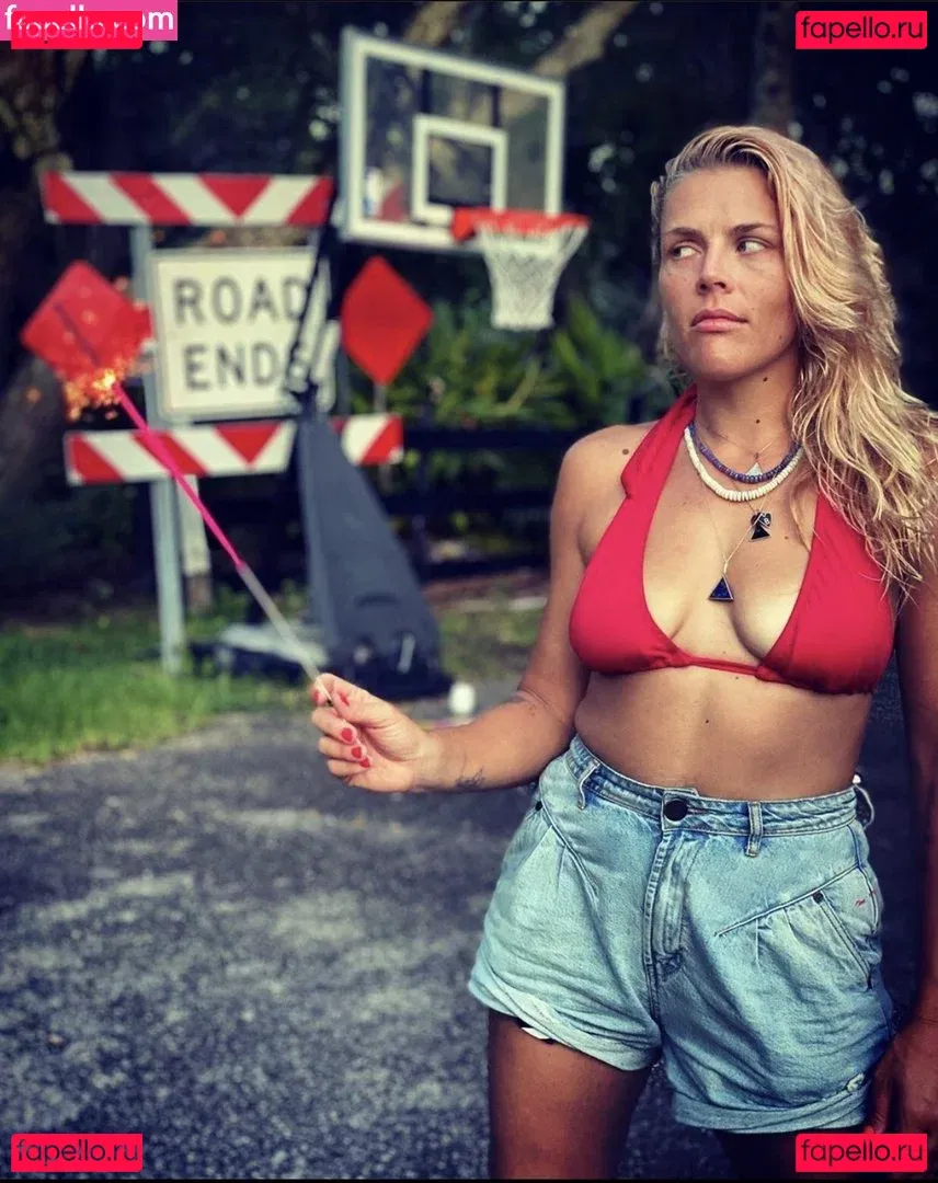 Busy Philipps Onlyfans Photo Gallery 