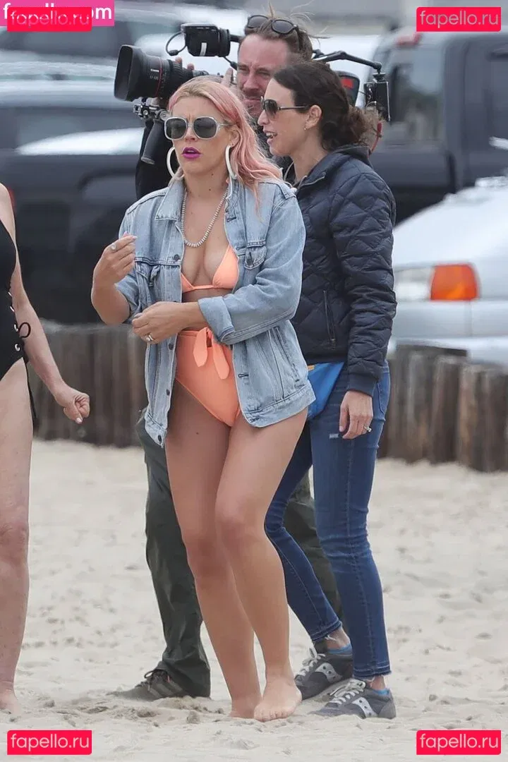 Busy Philipps Onlyfans Photo Gallery 