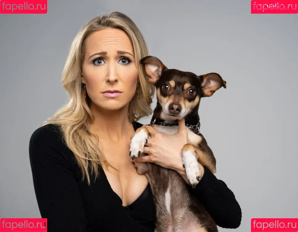 Nikki Glaser Onlyfans Photo Gallery 