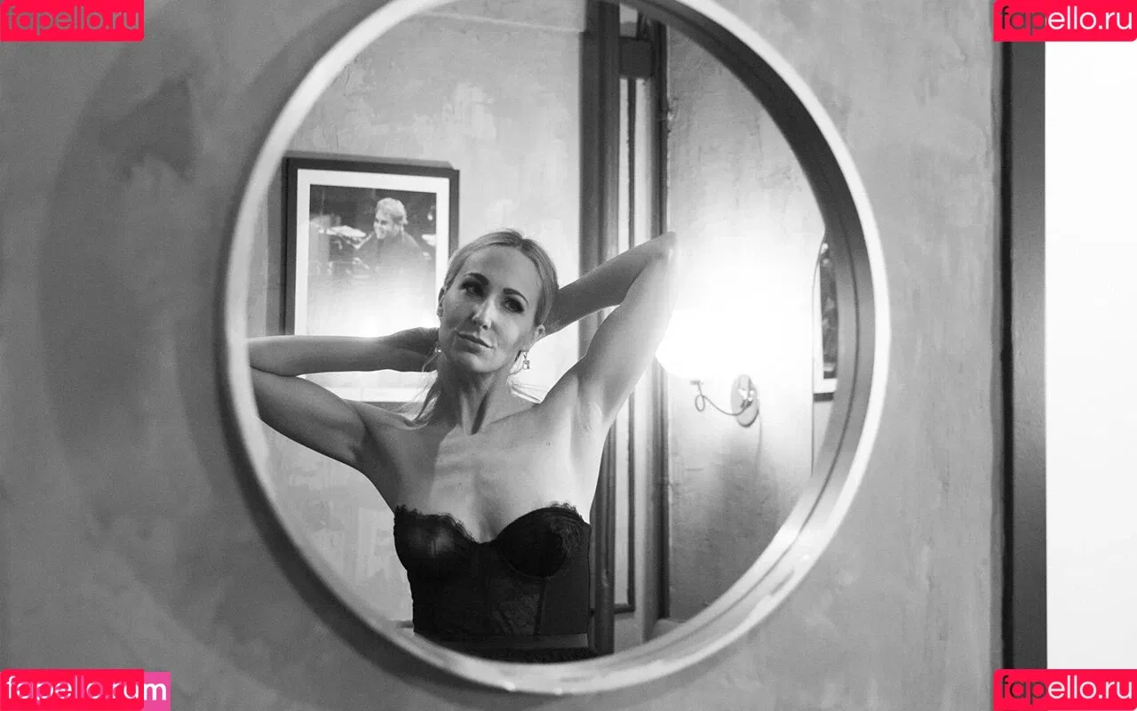 Nikki Glaser Onlyfans Photo Gallery 