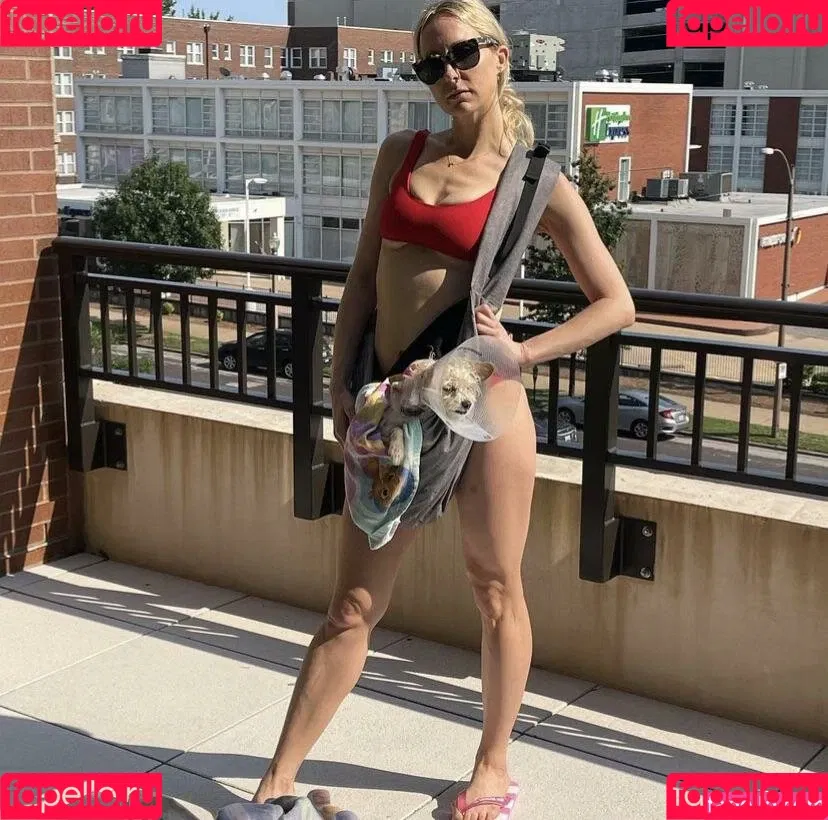 Nikki Glaser Onlyfans Photo Gallery 