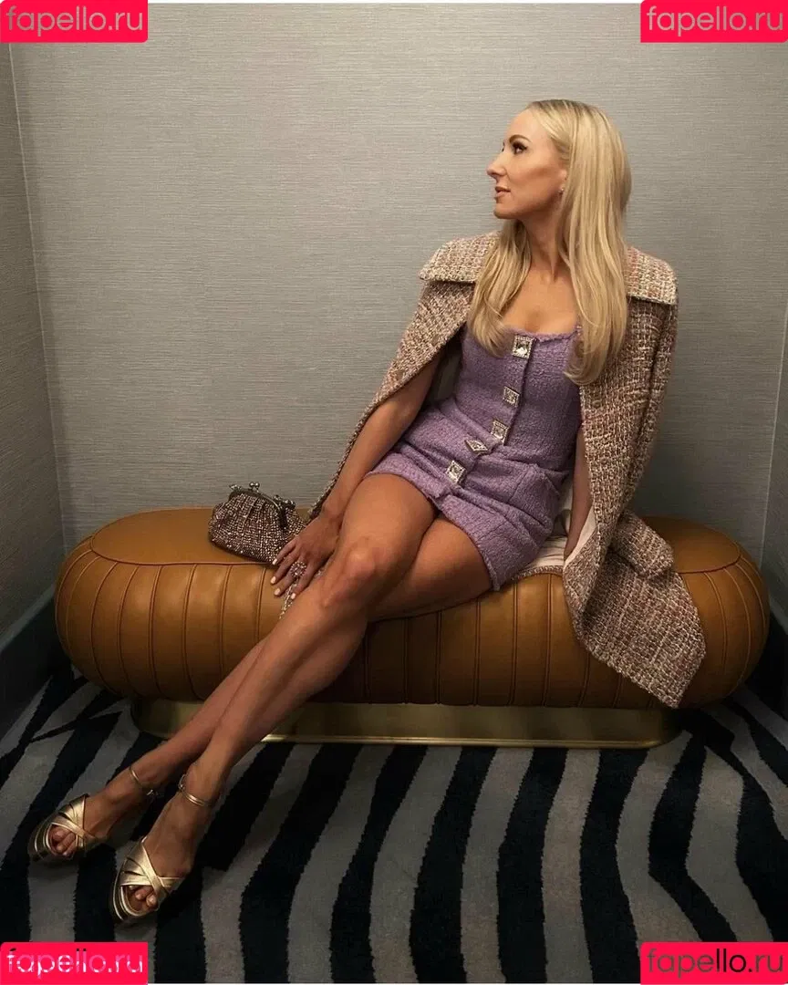 Nikki Glaser Onlyfans Photo Gallery 