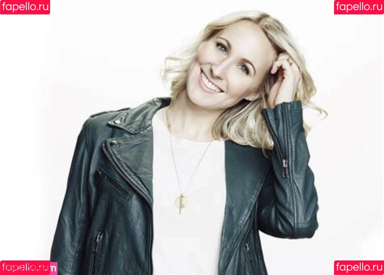 Nikki Glaser Onlyfans Photo Gallery 