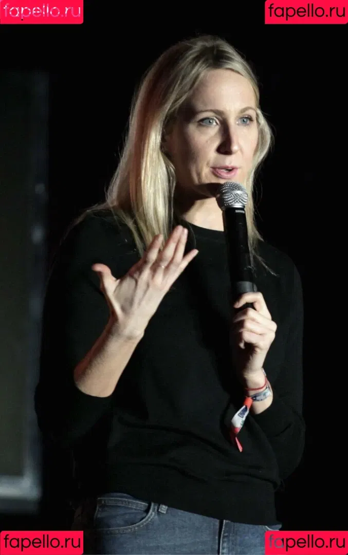 Nikki Glaser Onlyfans Photo Gallery 