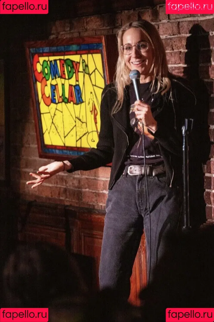 Nikki Glaser Onlyfans Photo Gallery 